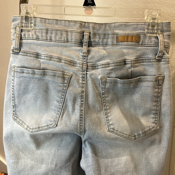 TRU CRAFT - Curvy High Rise Skinny Jeans Whitewashed, distressed w/holes - 7 - Picture 9 of 9